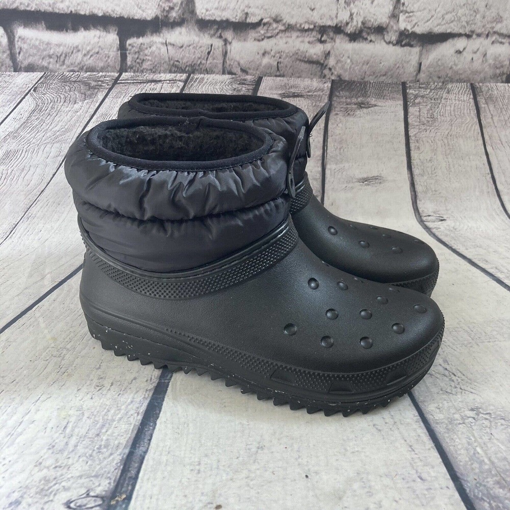 Crocs Classic Neo Puff Shorty Snow Boot 207311 Womens Size 7 New